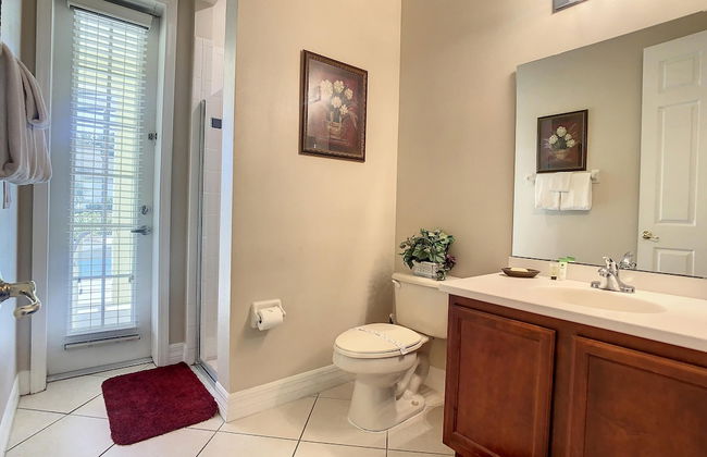 Fantastic 7 Bed 6 Bath in Prestigious Gated Comm - Foto 51