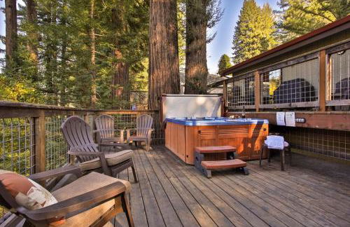 Lily Pad - Hot Tub! Private Dock! BBQ! Game Room! Walk to Town!! Fast WiFi!! Dog Friendly! - Foto 4