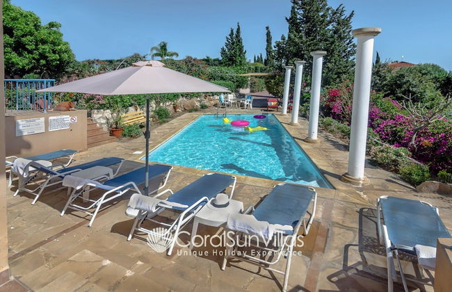 Wonderful Quiet Area, Completely Privacy, Large Private Pool, Colourful Garden - Foto 33