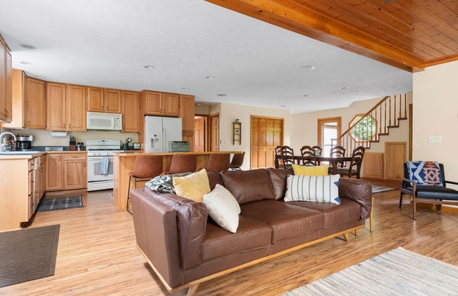 Firefly Lodge! Boardman River! Hot Tub! Woodstove! - Foto 24