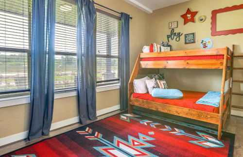 Lazy River Retreat in Cypress with Backyard Oasis! - Foto 20