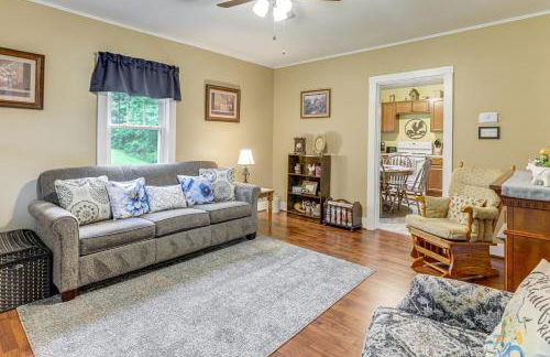 Grandmas Farm House on 125 Acres with Fire Pit! - Foto 3