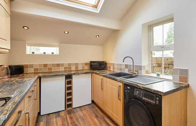 Host Stay Church View Cottage - Photo 10