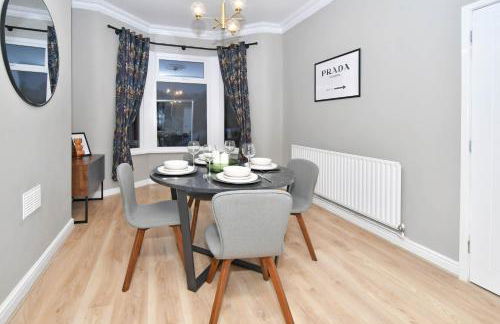 Elm House by YourStays - Lovely home in Cheshire, quiet residential street - Photo 7