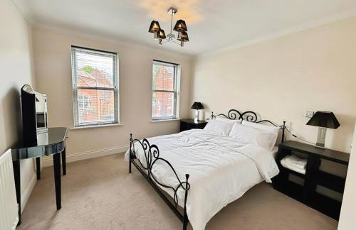 Spacious 3 bed Apt with parking near Harborne High Street - Photo 12
