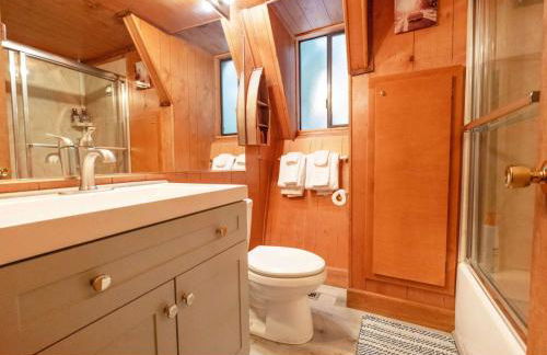 3BR Tahoe Cabin in the Trees with Hot Tub - Foto 15
