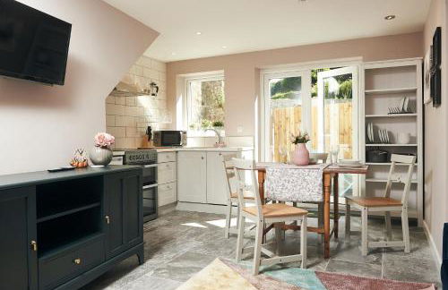 Chapel View, A charming one-bedroom cottage nestled in the heart of the historic township of Laugharne - Photo 8