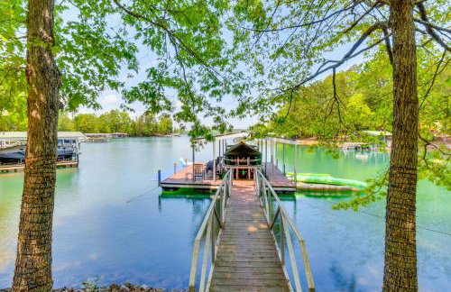 Beautiful Lake Keowee Home with Boat Dock and Fire Pit - Foto 3