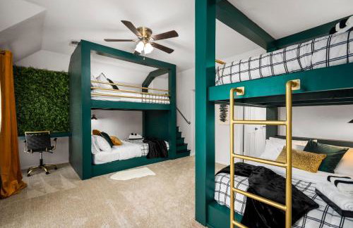 Upscale 4BR Cypress Home w Pool, Hot Tub, Theater, Sleeps 20 - Foto 3