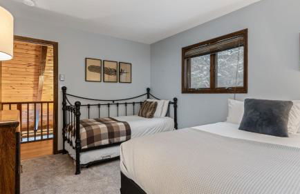 Catskills Mountain Home Near Windham w Fireplace Open Living Deer Run Lodge by AvantStay - Foto 26