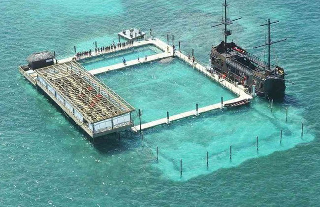 Aventura Pirata: Tour de medio día con esnórquel, nado con tiburones y show pirata - Foto 5