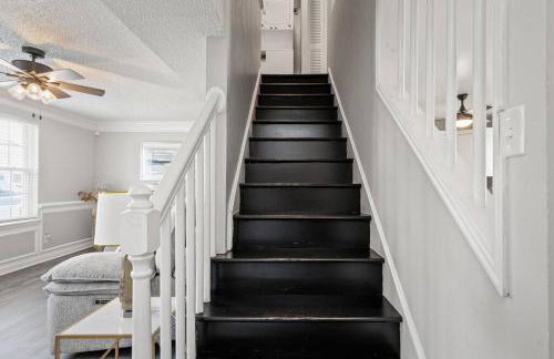 Fly In Style! Charming Townhome 6 Mins from RIC! - Foto 16