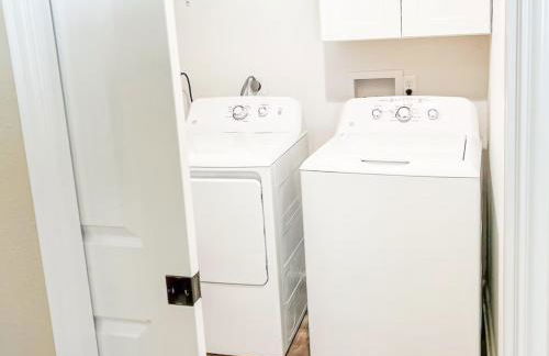 Huge House Fun Central 4BD 3BA with POOL - Foto 13