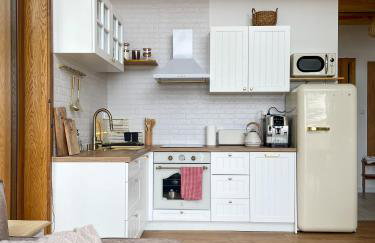 Zloty, a Skromny - ogrodzony domek z jacuzzi i widokiem na jezioro - Foto 59