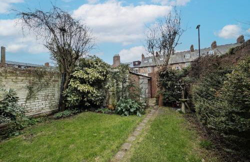 Charming 3 Bedroom Home in Jesmond - Pass the Keys - Photo 10