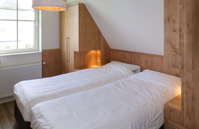 Luxury Villa with Sauna & Hot Tub at Lake - Foto 4