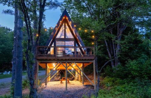 Designer A-Frame Treehouse with hot tub on river - Foto 34