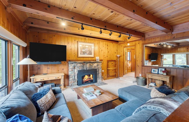 Riversong Lodge by Avantstay Sauna + Hot Tub On The Truckee River - Photo 16