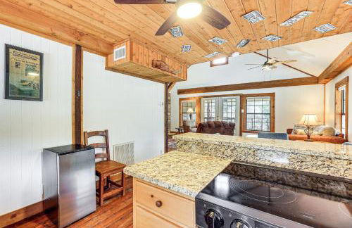 Fire Pit, Views Peaceful Texas Hill Country Cabin - Foto 8