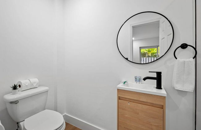 Spacious 2 BR Sailboat Bend - Photo 17