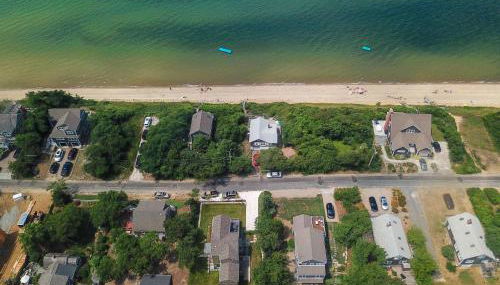 Gorgeous Architectural Home w Water Views - Foto 2