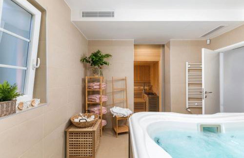 Villa Village by Villsy - with heated pool, spa, private tennis court, golf court, basketball court and playroom - Photo 53