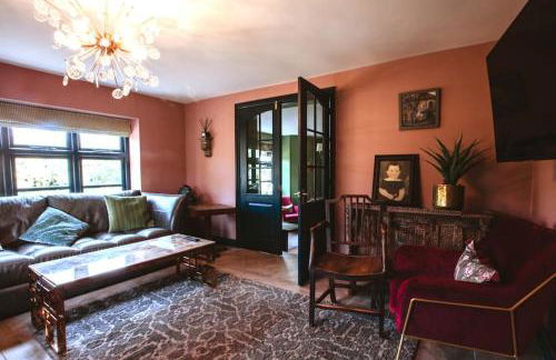 Beautiful 5 bedroom house with hot tub & fire pit - Foto 17