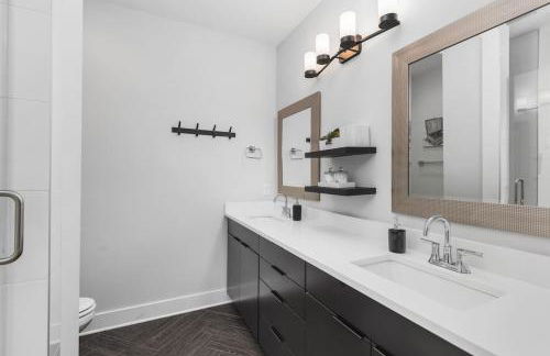 Home with Rooftop Deck & Garage, 2 miles to Downtown Broadway - Foto 33