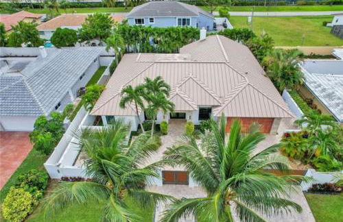 Lynoras Luxe Estate 3 bedroom 3 bath with Modern Design and Heated Pool - Foto 13