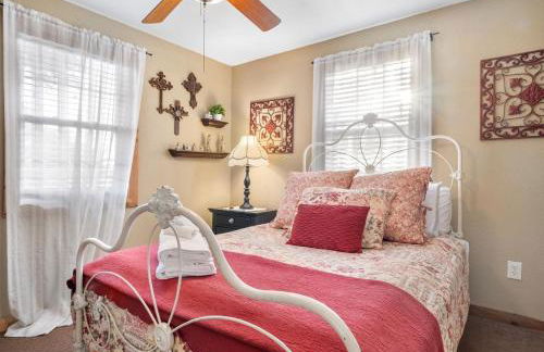 Barndominium with Farm and Firepit near Lake Georgetown - Foto 15