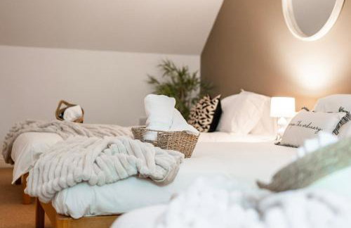 Stylish 5Bedroom Getaway in Quiet Mildenhall Area - Photo 23