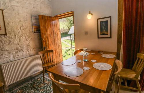 Swallows Nest - Photo 2