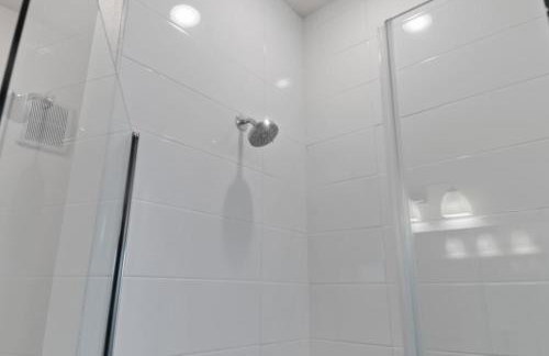 Luxurious New Unit 1Bd1Ba Pool Golf Sim - Foto 8