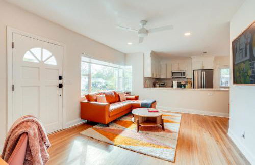 Mid-Century Lakeland Home with Game Room! - Foto 5