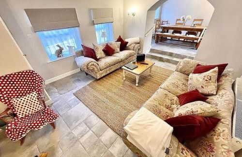 *Brecon Beacons,Log Burner, hot tub Dogs Welcome* - Photo 13