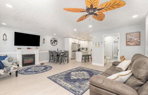 Elegant Retreat Near Downtown and Beach - Photo 11