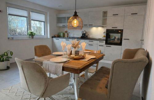 Moderne Wohnung mit privater Terrasse nahe Schwarzwald & Baden-Baden - Foto 1