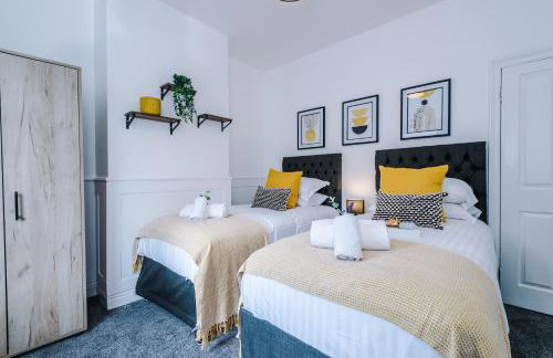 NEW! Spacious 3-Bed Home in Newcastle-under-Lyme by 53 Degrees Property, Ideal for Business, FREE Parking! - Foto 28