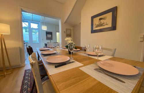 Maison de Charme - 4 Chambres - Courette & Parking Gratuit - Foto 9