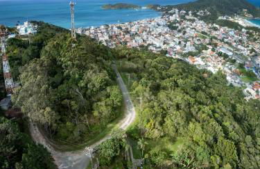 Casa 2, 3 ou 4 pessoas vista incrível com piscina centro Bombinhas carro 4x4 ou potente - Foto 1