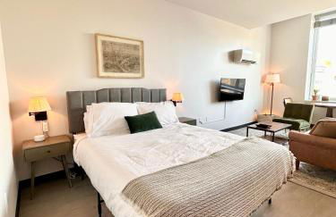 Deer District Studio Apt - One Block from Fiserv and Baird - Foto 2