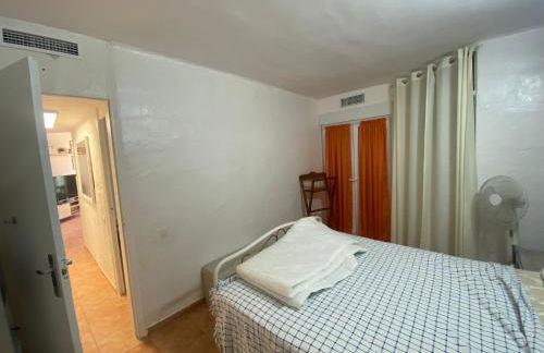 Piso delante de la playa La Pineda con 2 habitaciones - Photo 29