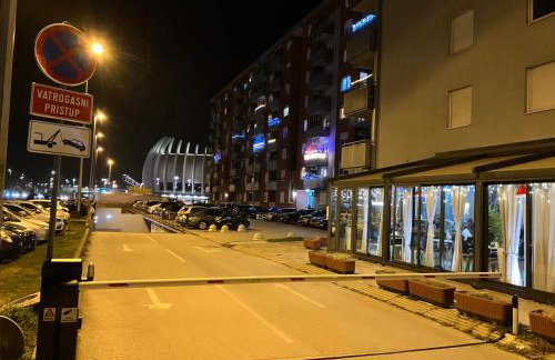 Delux apartment LA ARENA with private garage - Foto 40