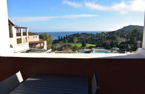 Cap One, au cœur de Cap Esterel VUE MER & PISCINES - Accès piscines et parking couvert inclus - Foto 42