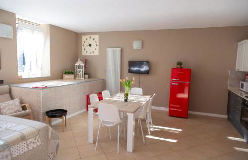 Bellagio Love apartment Pool Near lake Free parking - Foto 7