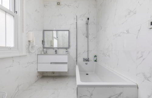 Ashbys Deluxe Studios with Free Spa included - Foto 34