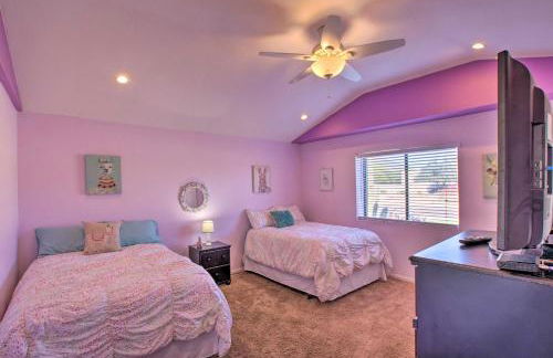 Group Getaway with Pool and Putting Green in Glendale - Foto 26