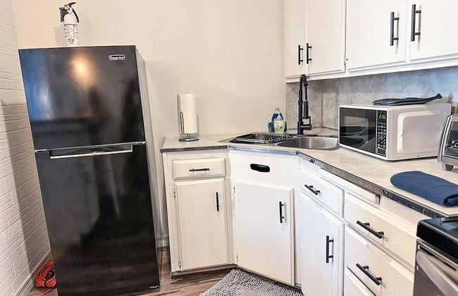 Affordable 2BR Getaway Near Plaza District Lilac1 - Photo 13