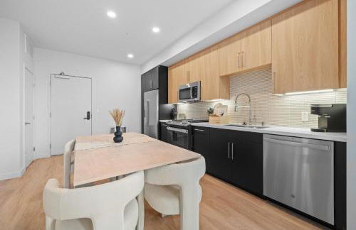 Modern 1BR LA l Workspace Pool Gym - Foto 7