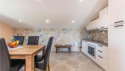 6 Bedroom Lovely Home In Ceranje Gornje - Foto 5